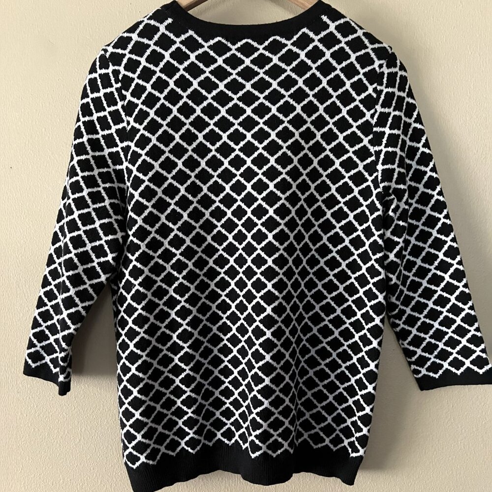 Liz Claiborne Black and White 3/4 Length Sleeve Sweater Size M - Picture 3 of 5